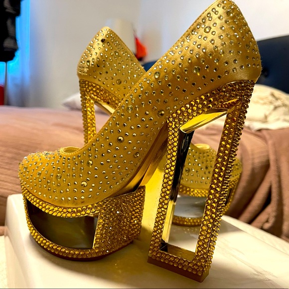 High heel - Picture 2 of 4